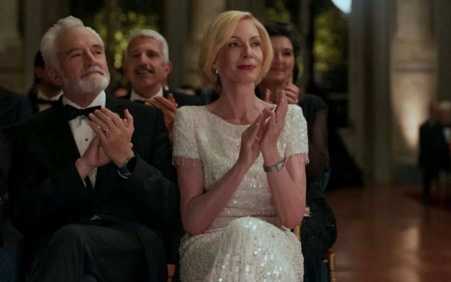 (De izquierda a derecha) Bradley Whitford como Todd Penn, Allison Janney como Grace Penn