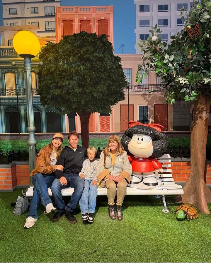 Marcela Kloosterboer con su hermano Tomás, su mamá Claudia y su hijo Otto