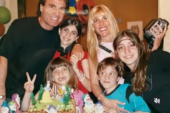 Oscar Ruggeri y Nancy Otero con sus hijos: Diana, Cande, Stepan y Federica