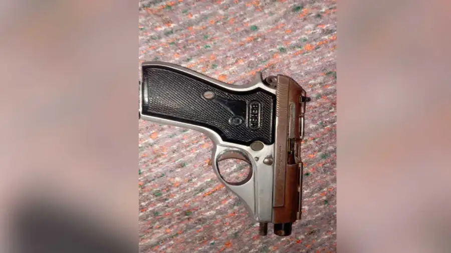 Un alumno baleó a un compañero en el baño de una escuela
