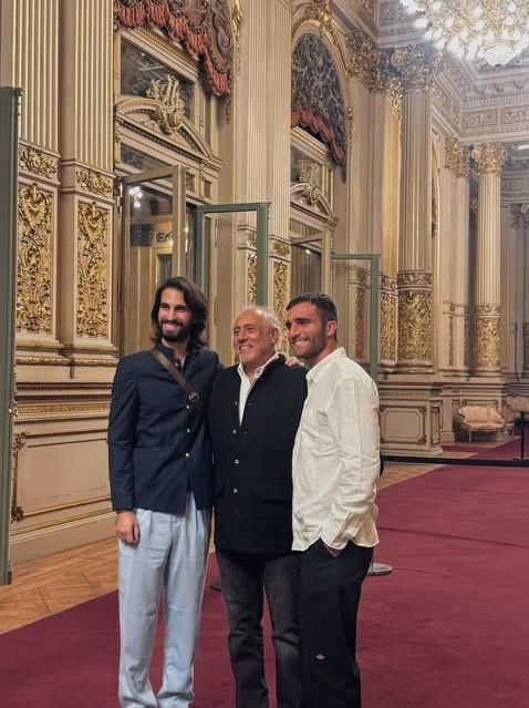 Valentín Yankelevich junto a su hermano Franco y su abuelo Gustavo Yankelevich