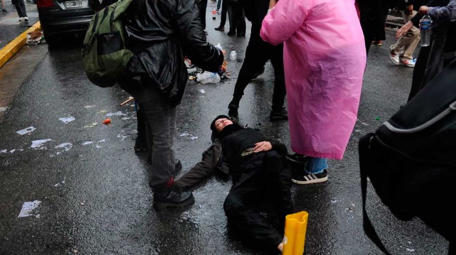 ESTUDIANTE SE DESMAYO EN LA MARCHA
