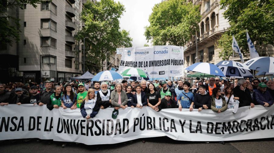 Kicillof participó de la 5° Marcha Federal Universitaria 15102026