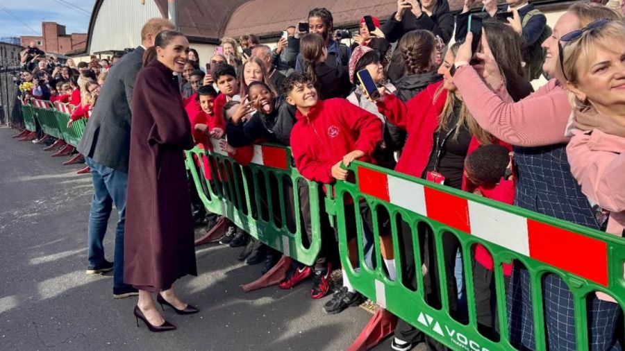 Los looks de Meghan Markle y el príncipe Harry para su regreso a Inglaterra