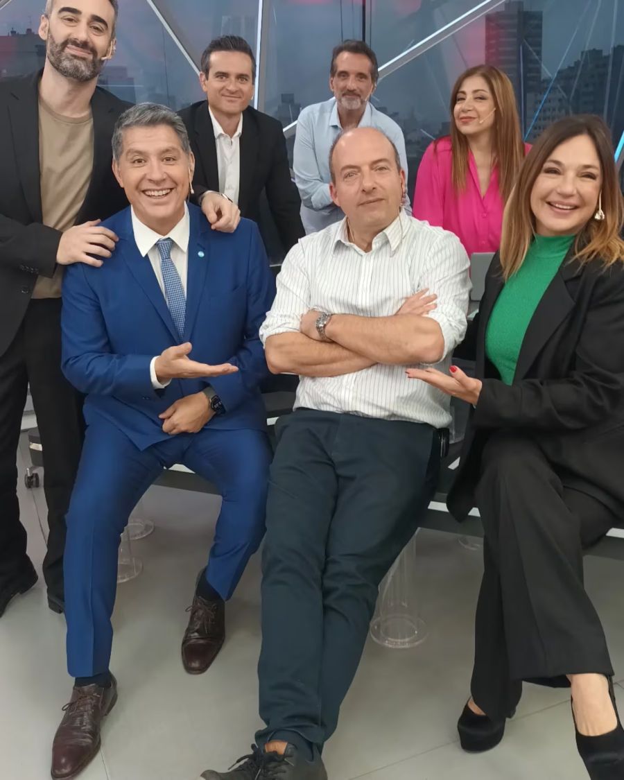 Fernando Confessore junto a sus trabajadores de TN