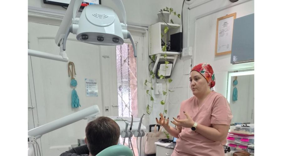 ¿Se te mueven los dientes y pensás que es normal?