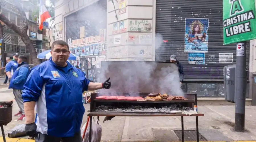 El Sindicato de la Carne realizó un asado en la calle en respaldo a Cristina Kirchner.