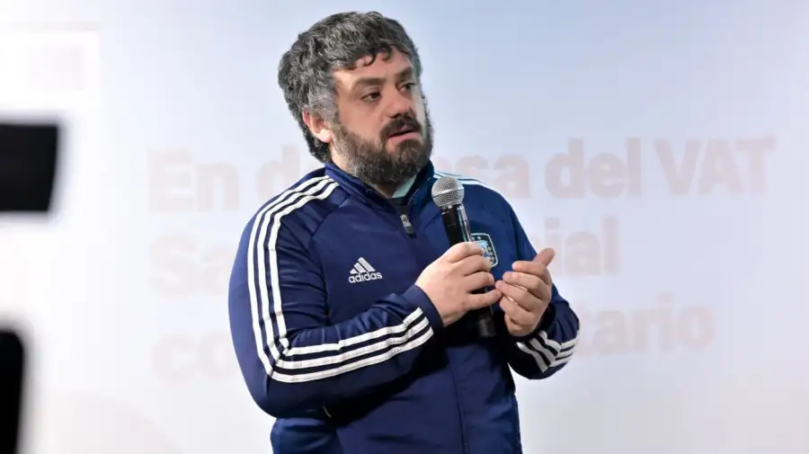 El presidente del bloque de Unión por la Patria, Facundo Tignanelli, argumentó que si se tratan más declaraciones que leyes es porque se trata lo que hay consenso