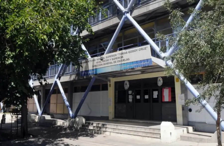 La Dirección General de Escuelas (DGE) de Mendoza.