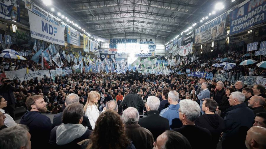 Axel Kicillof y Fernando Espinoza encabezaron un acto multitudinario en el Día de la Lealtad Peronista