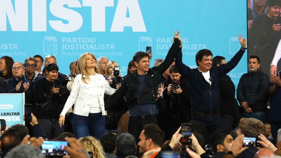 Axel Kicillof y Fernando Espinoza encabezaron un acto multitudinario en el Día de la Lealtad Peronista
