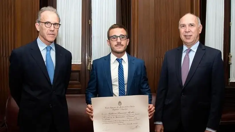 Guillermo Robles junto a los ministros de la Corte