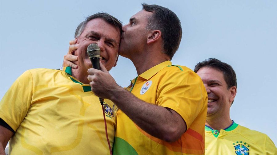 Jair y Flavio Bolsonaro
