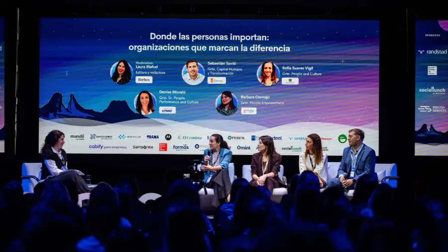Luciana Aymar compartió su visión sobre liderazgo, trabajo en equipo y cultura de alto rendimiento ante un auditorio repleto.