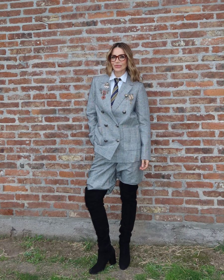 María Vázquez con sus infaltables botas XL