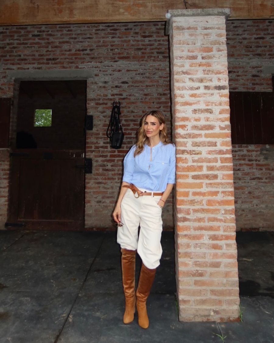 María Vázquez con sus infaltables botas XL