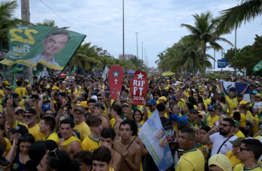 Partidarios del senador de derecha y candidato presidencial brasileño Flavio Bolsonaro, del Partido Liberal