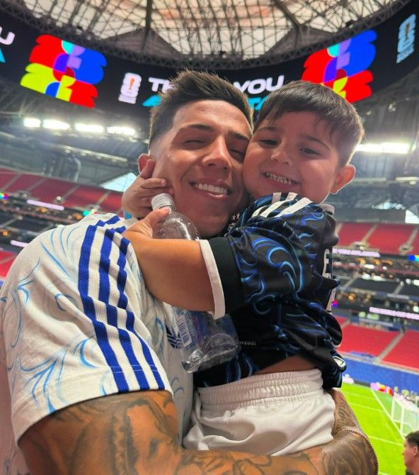 Enzo Fernández, Valu Cevantes y su hijo Benjamín