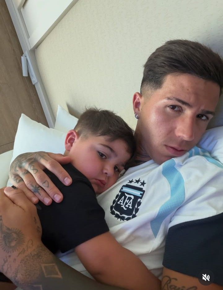 Enzo Fernández y su hijo Benja