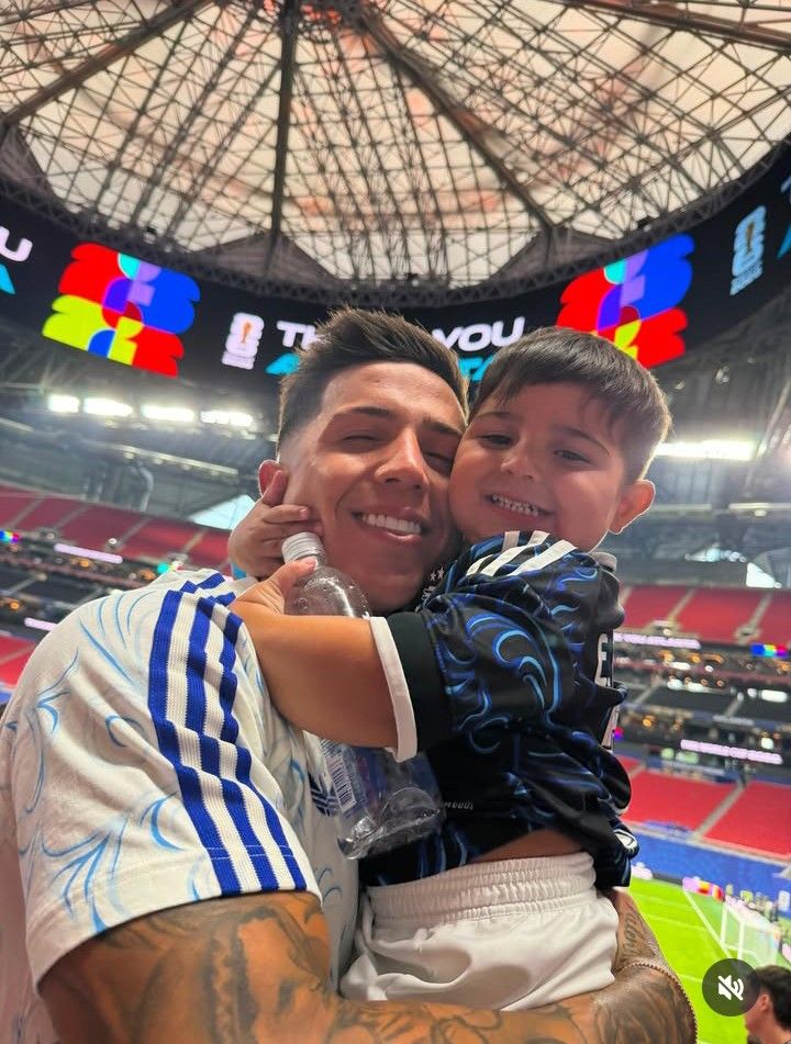 Enzo Fernández y su hijo Benja