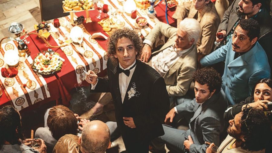 Juan Minujín como Guillermo Coppola