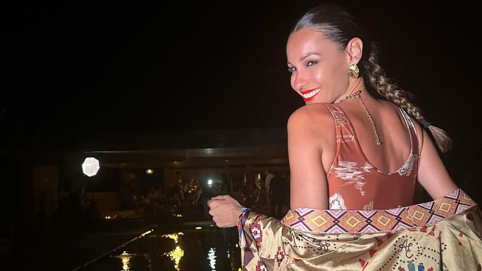 pampita con un look fabuloso