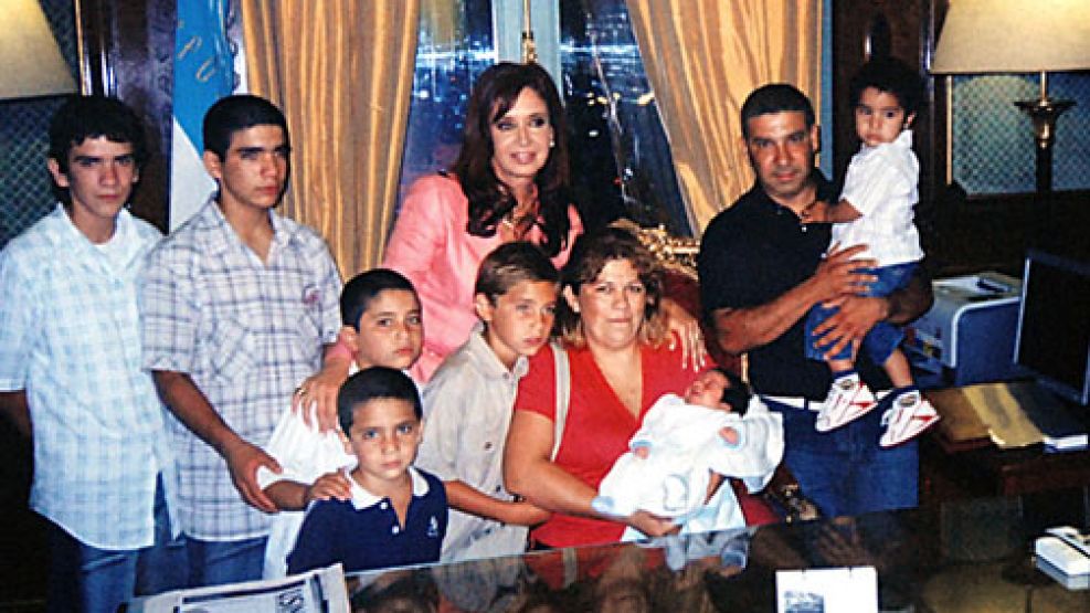 La familia Oviedo, con la Presidenta.