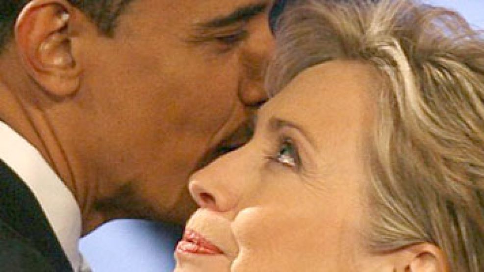 Barack Obama y Hillary Clinton mantienen una dura por pelea por ser el candidato demócrata en la carrera hacia la Casa Blanca
