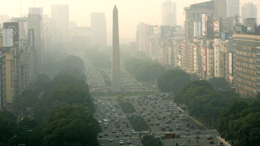 Por la quema de pastizales, la Ciudad Autónoma de Buenos Aires amaneció bajo una espesa nube de humo