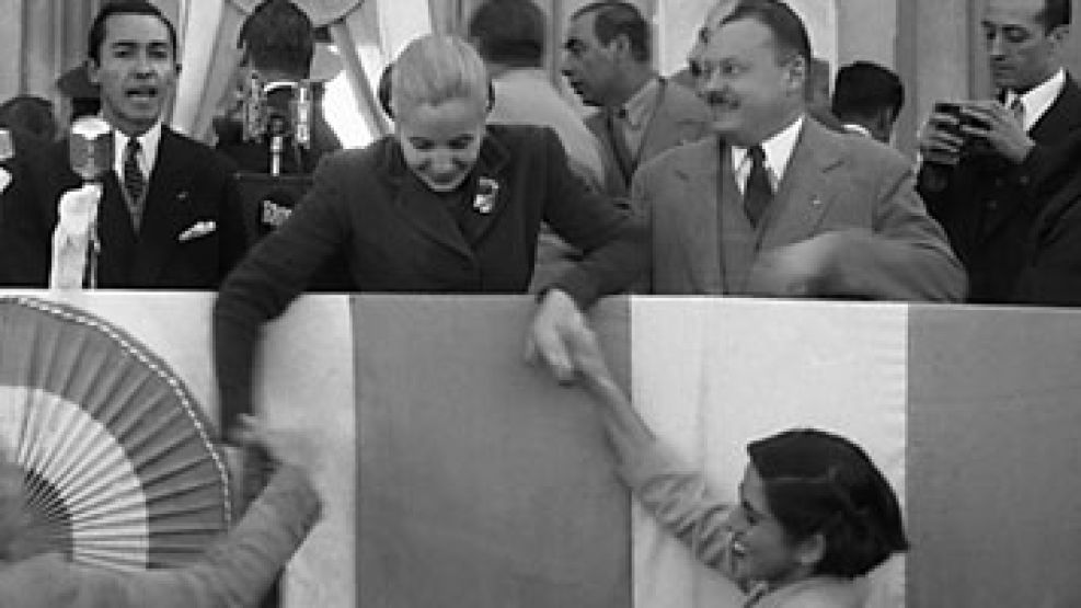 Una de las fotos inéditas que Mazzorotolo revela en "Evita, otra mirada"