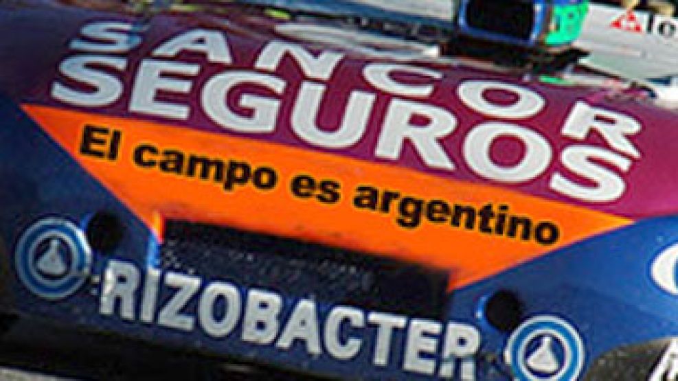 "El campo es argentino", la leyenda de la discordia en el TC.