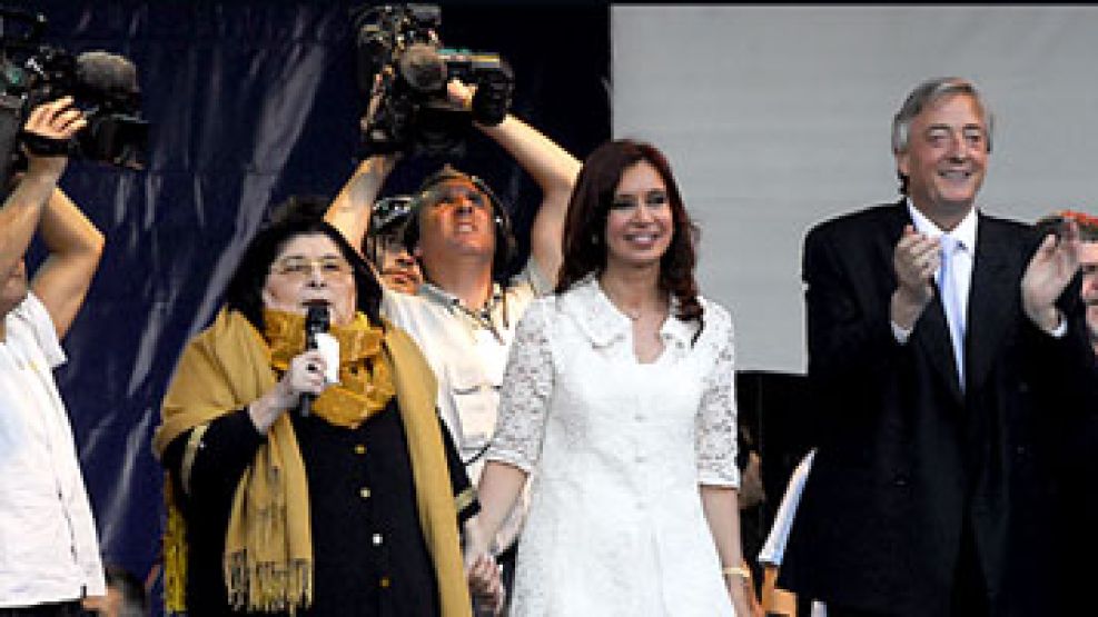 Cristina Fernández de Kirchner celebró su asunción junto a su marido e importantes referentes de la cultura.