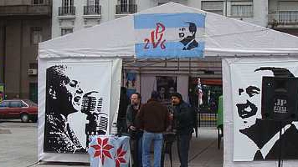 Una de las carpas kirchneristas en el Congreso.