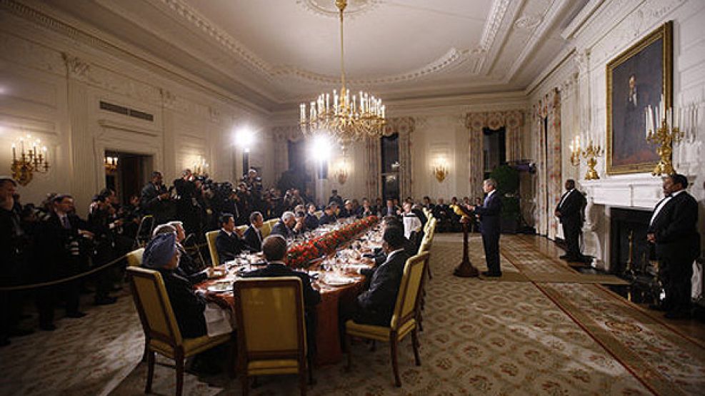 Bush les habla a los mandatarios, ayer durante una cena de agasajo.