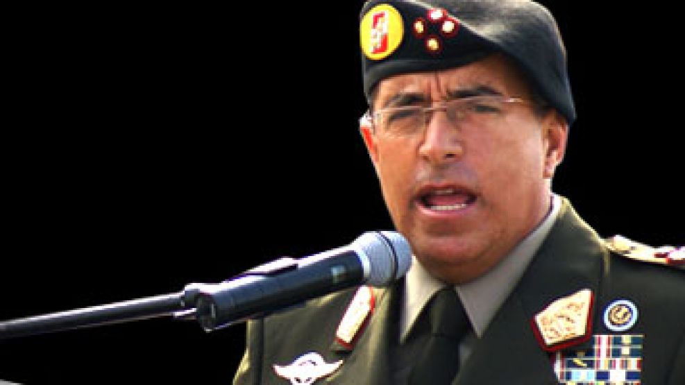 El general Edwin Donayre es, para muchos, el "Chávez peruano".
