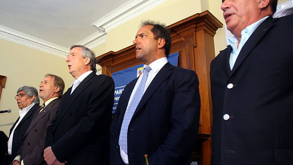 Díaz Bancalari, Scioli, Kirchner, Balestrini y Moyano, la delantera del peronismo bonaerense.