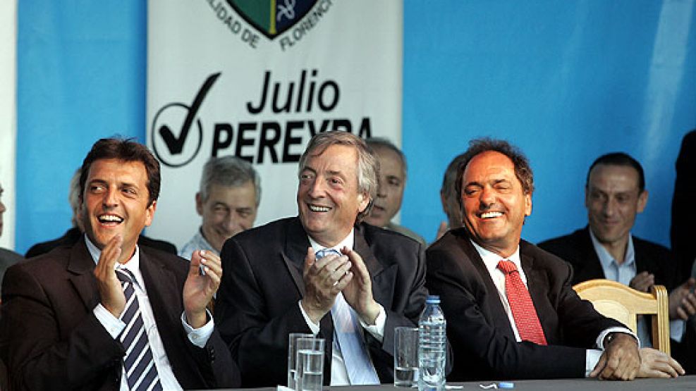 Massa, Kirchner y Scioli, de buen humor en Florencio Varela.