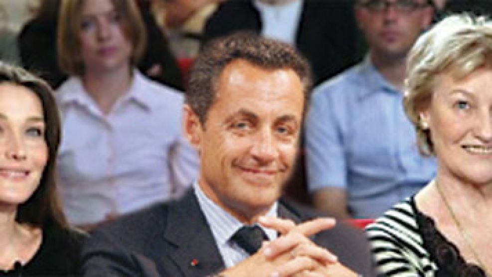 Sarkozy con su suegra Marisa y su mujer, Carla