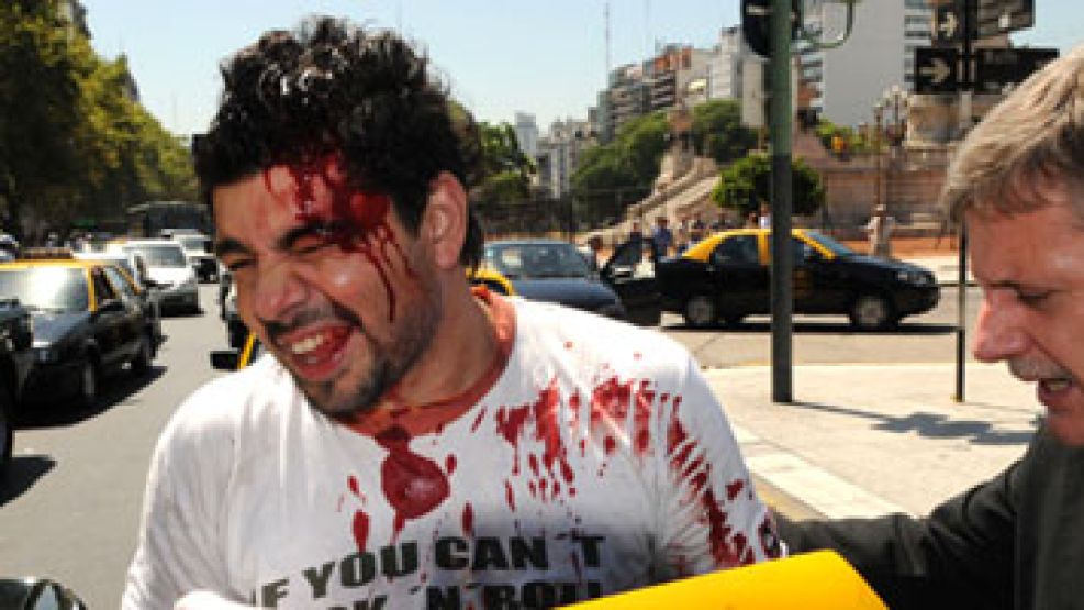 El taxista fue agredido en Rivadavia y Callao a la altura de la Casa de la provincia de Chaco.