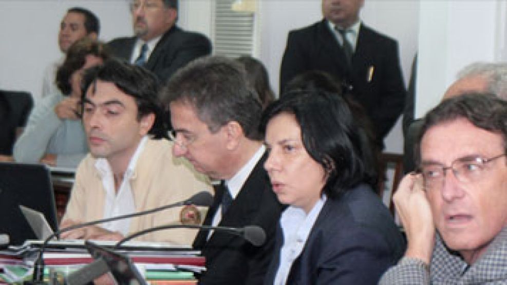 Sandra Mendoza fue acusada por los legisladores de la alianza de no responder sobre el tema del dengue.