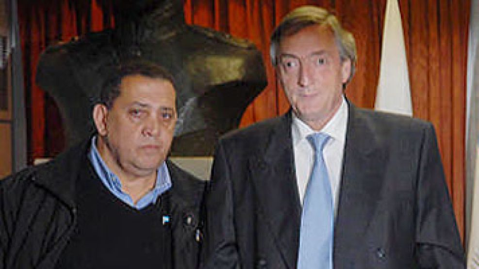 Luis D'Elía junto a Néstor Kirchner, cuando todavía le expresaba su apoyo incondicional.