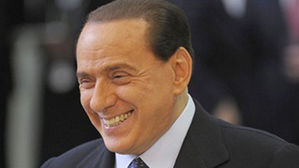 El escándalo de prostitución no da respiro a Berlusconi.