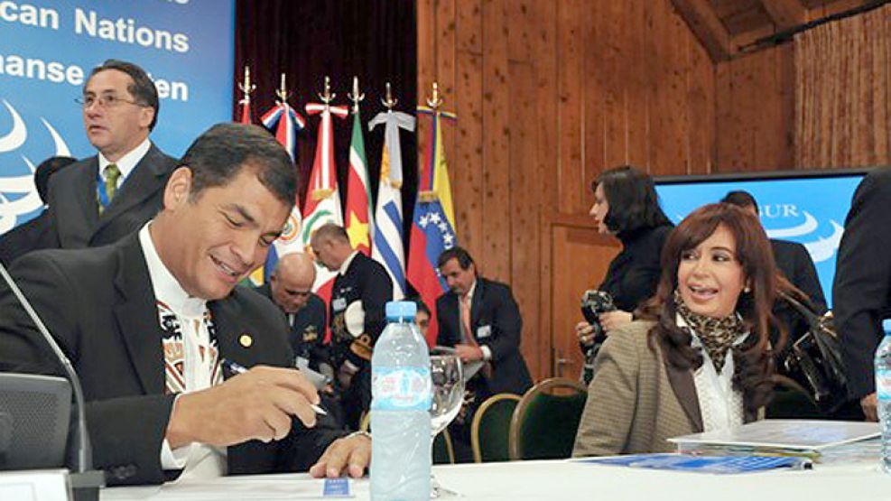 Cristina Fernádez de Kirchner y Rafael Correa, en plena cumbre