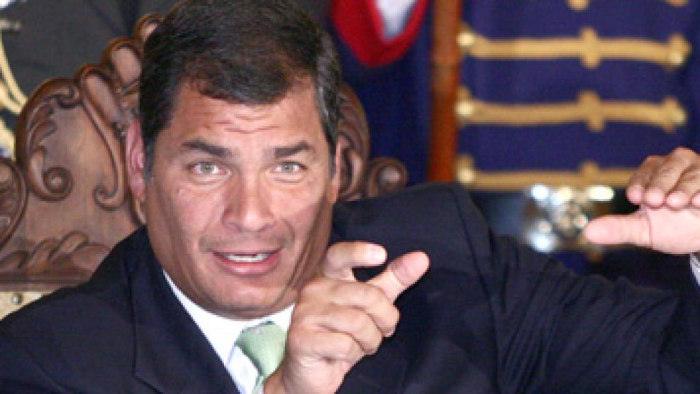 Rafael Correa, propuso hoy que representantes de la Unasur pidan una reunión con el presidente de los Estados Unidos, Barak Obama. 