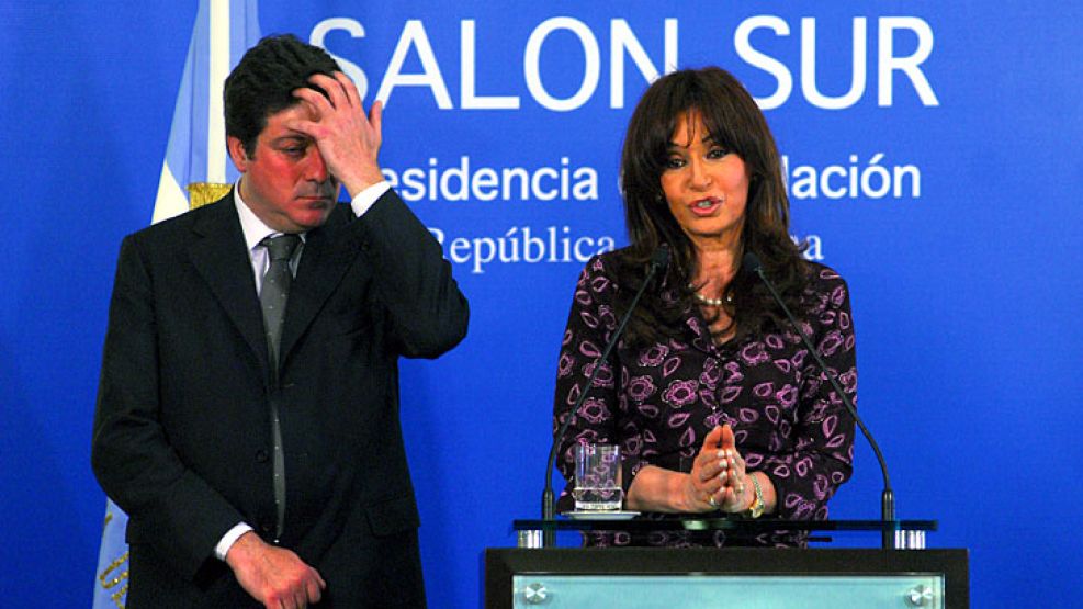 Cristina Fernández y el interventor del COMFER, Gabriel Mariotto.