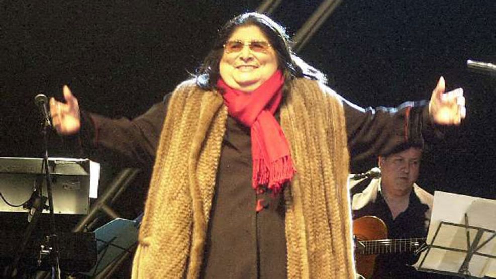 Los restos de Mercedes Sosa son velados en el Congreso.