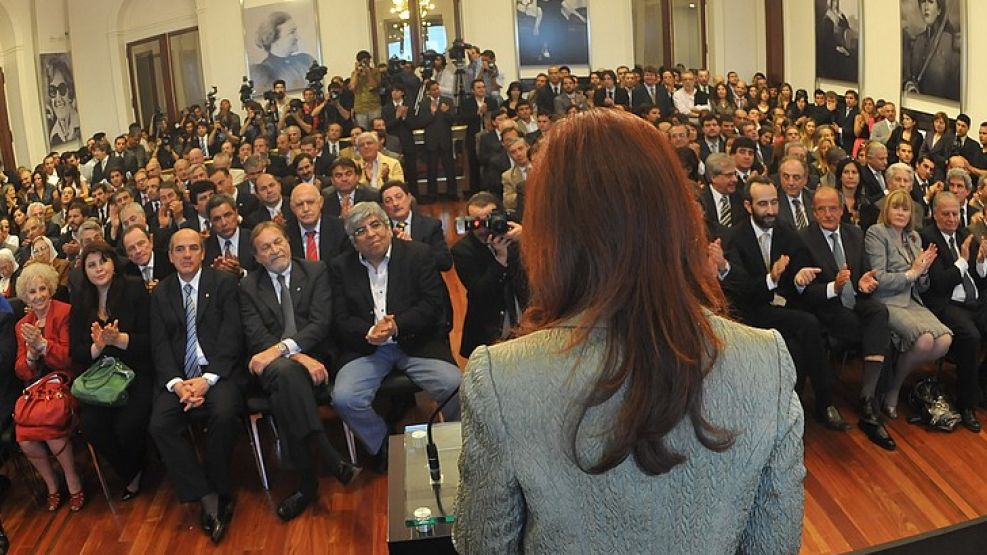 Cristina presentó el proyecto de reforma política.