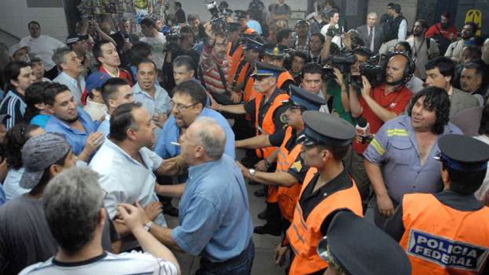 Durante el paro de ayer hubo choques entre los delegados de las líneas y miembros de la UTA.