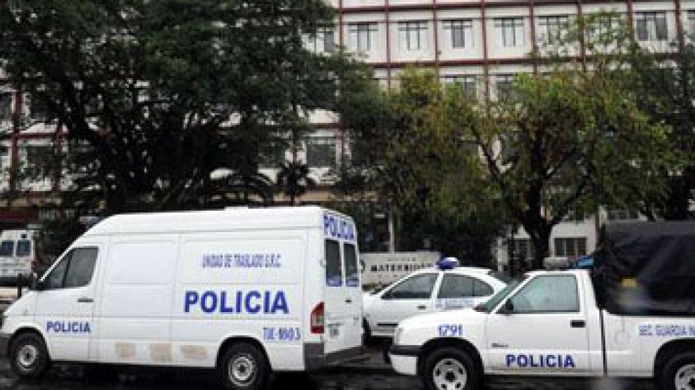 En un fuerte operativo, la policía abrió los hospitales que habían sido tomados por los médicos autoconvocados.