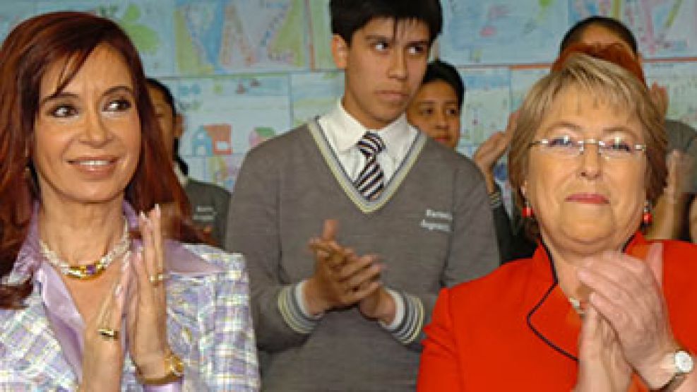 Cristina junto a Bachelet en diciembre del año pasado, cuando conmemoraron la mediación papal por el conflicto de Beagle